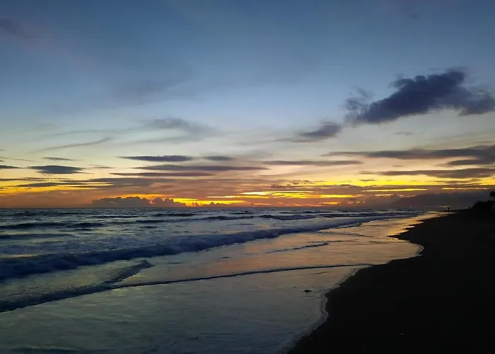 Sunshiny Costa Del Sol - *